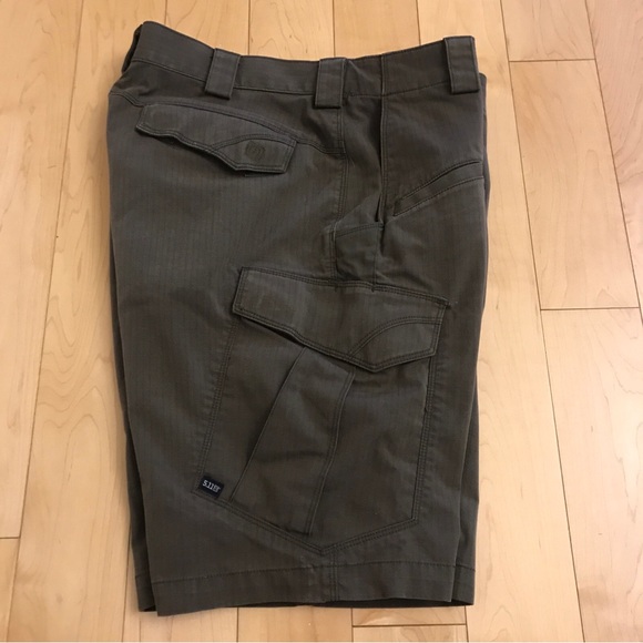 5.11 Tactical mens shorts sz 32 cargo 8 pockets - Picture 5 of 7